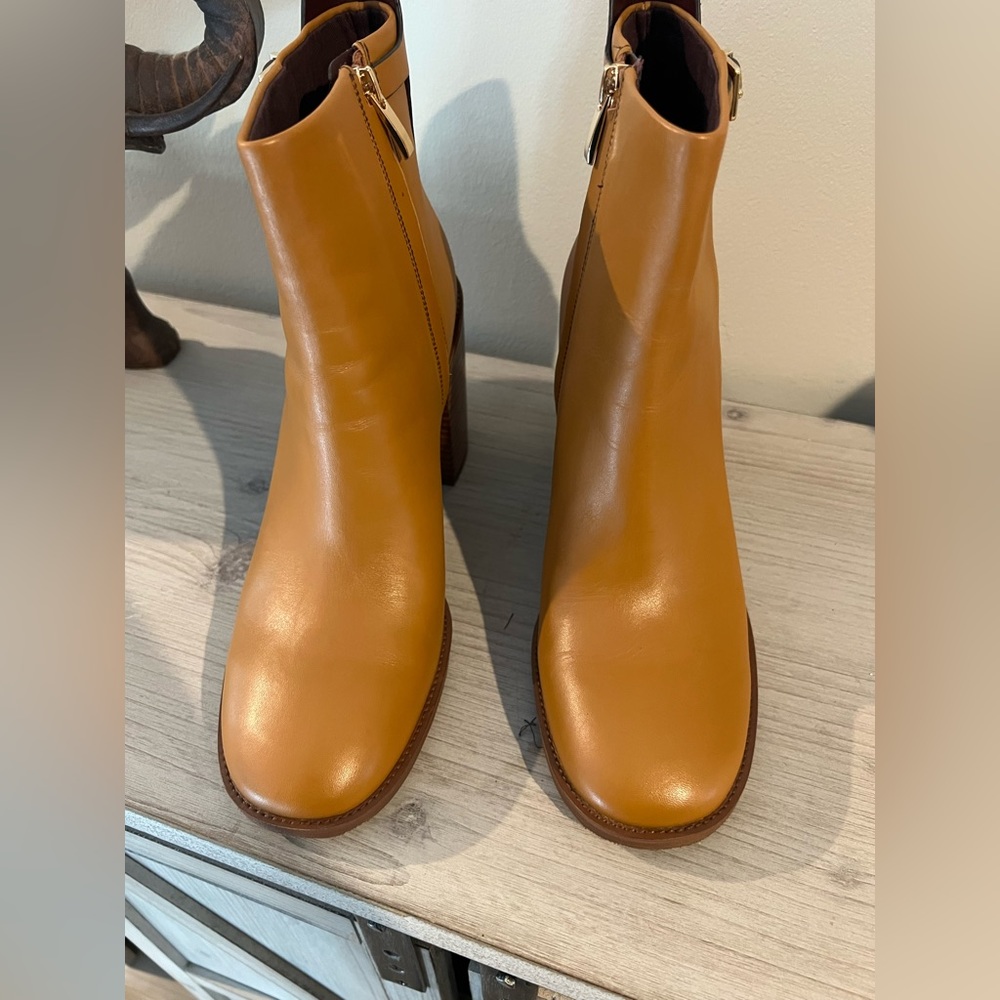 NWOT Franco Sarto Franco Rivet Leather Bootie size 11 Camel Tan